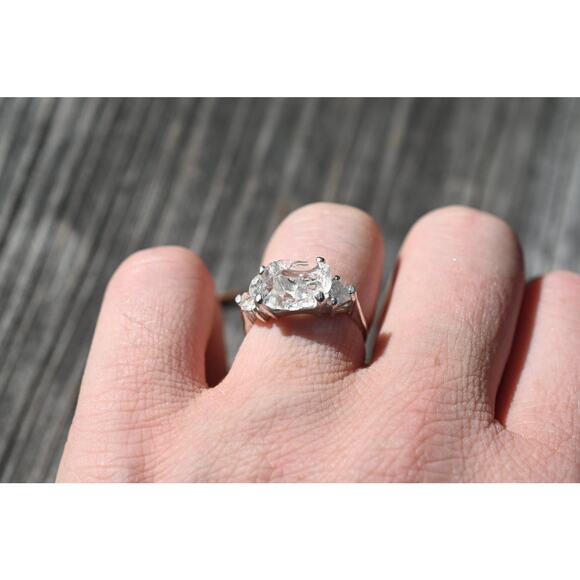 alternative raw diamond engagement rings, raw crystal ring, round or oval cut - Picture 3 of 4